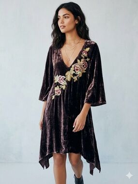 Aratta "Take The Stage" Floral Embroidered Crushed Velvet Tunic Dress